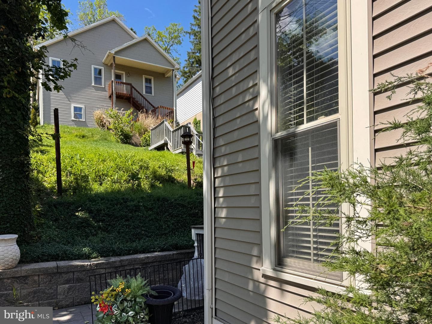 153 E Linn Street photo 70