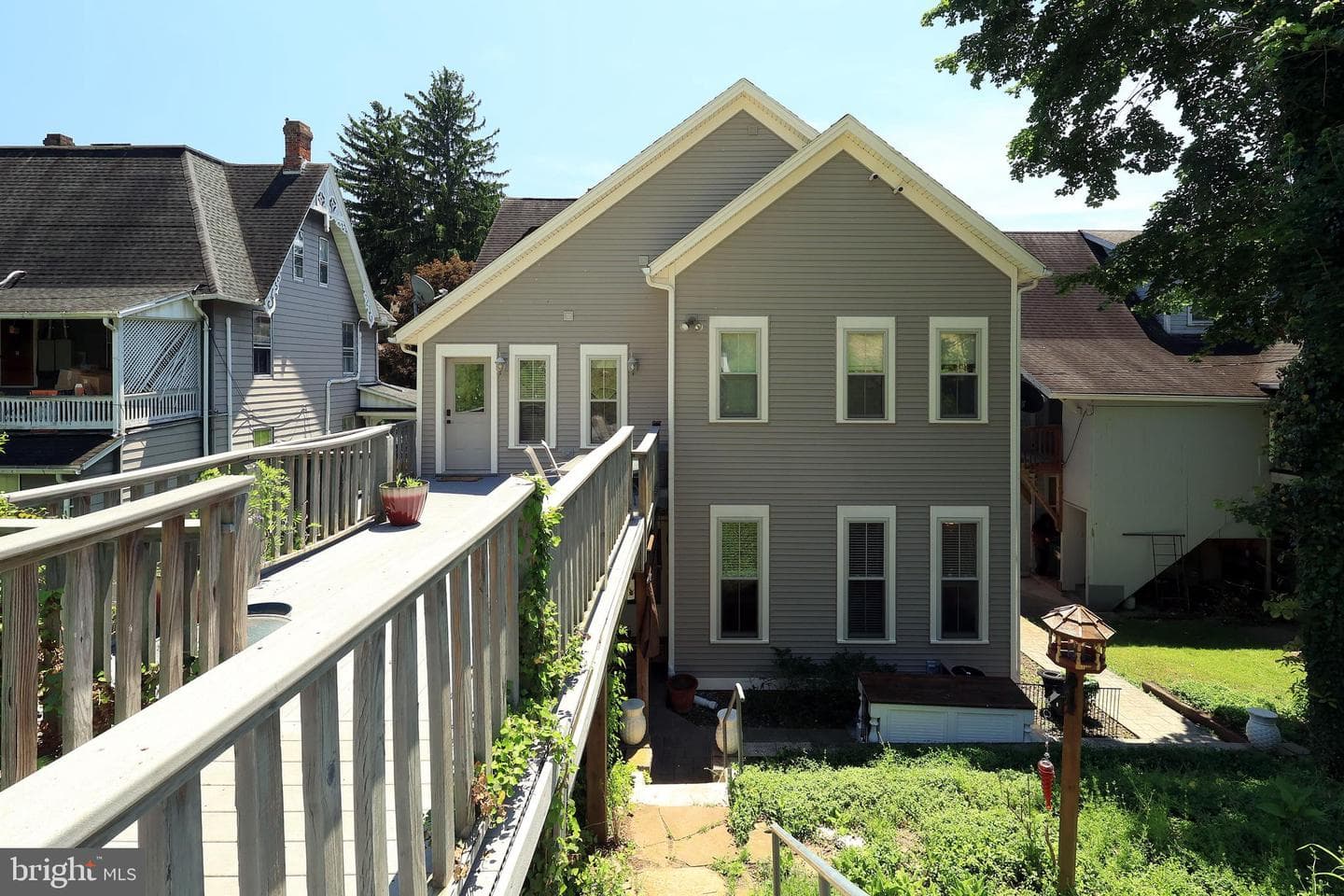 153 E Linn Street photo 73