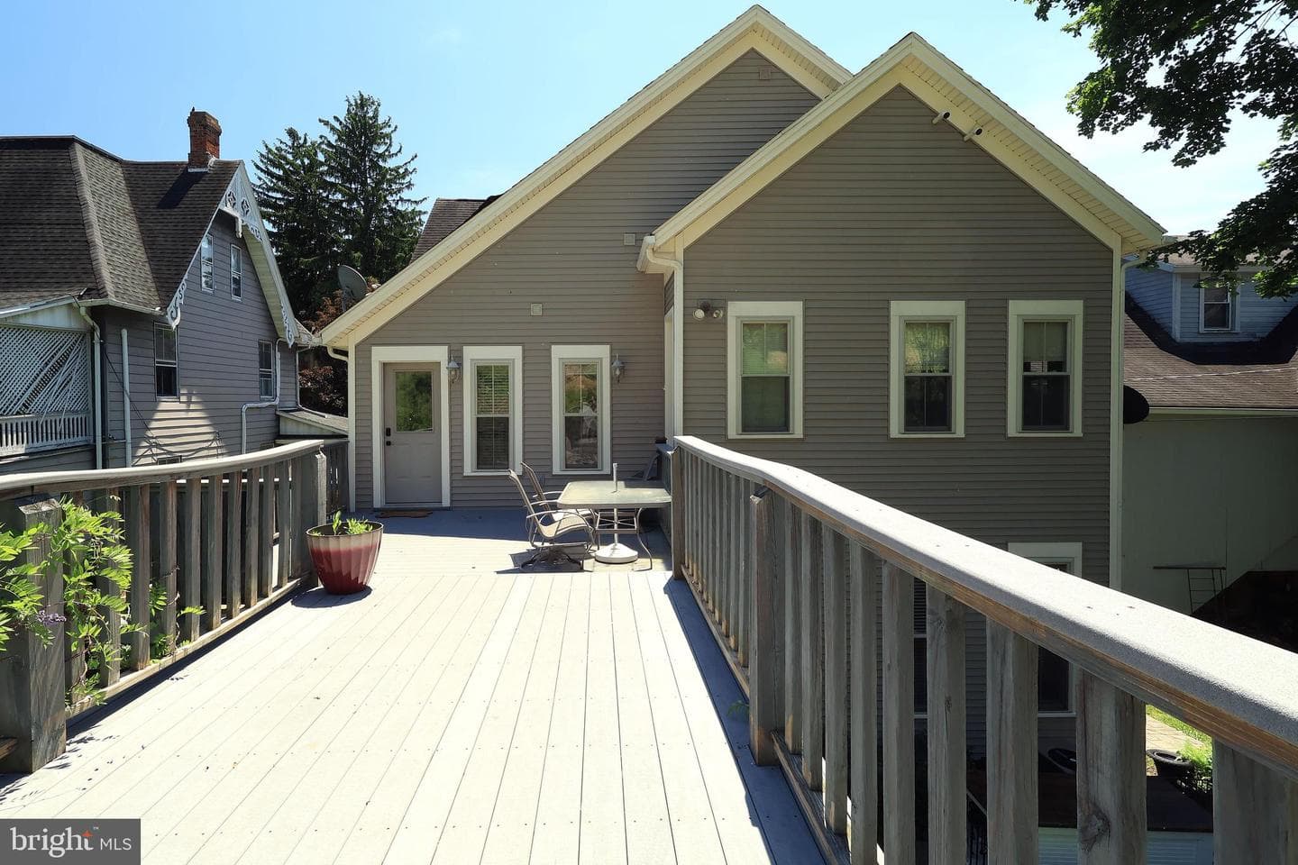 153 E Linn Street photo 74