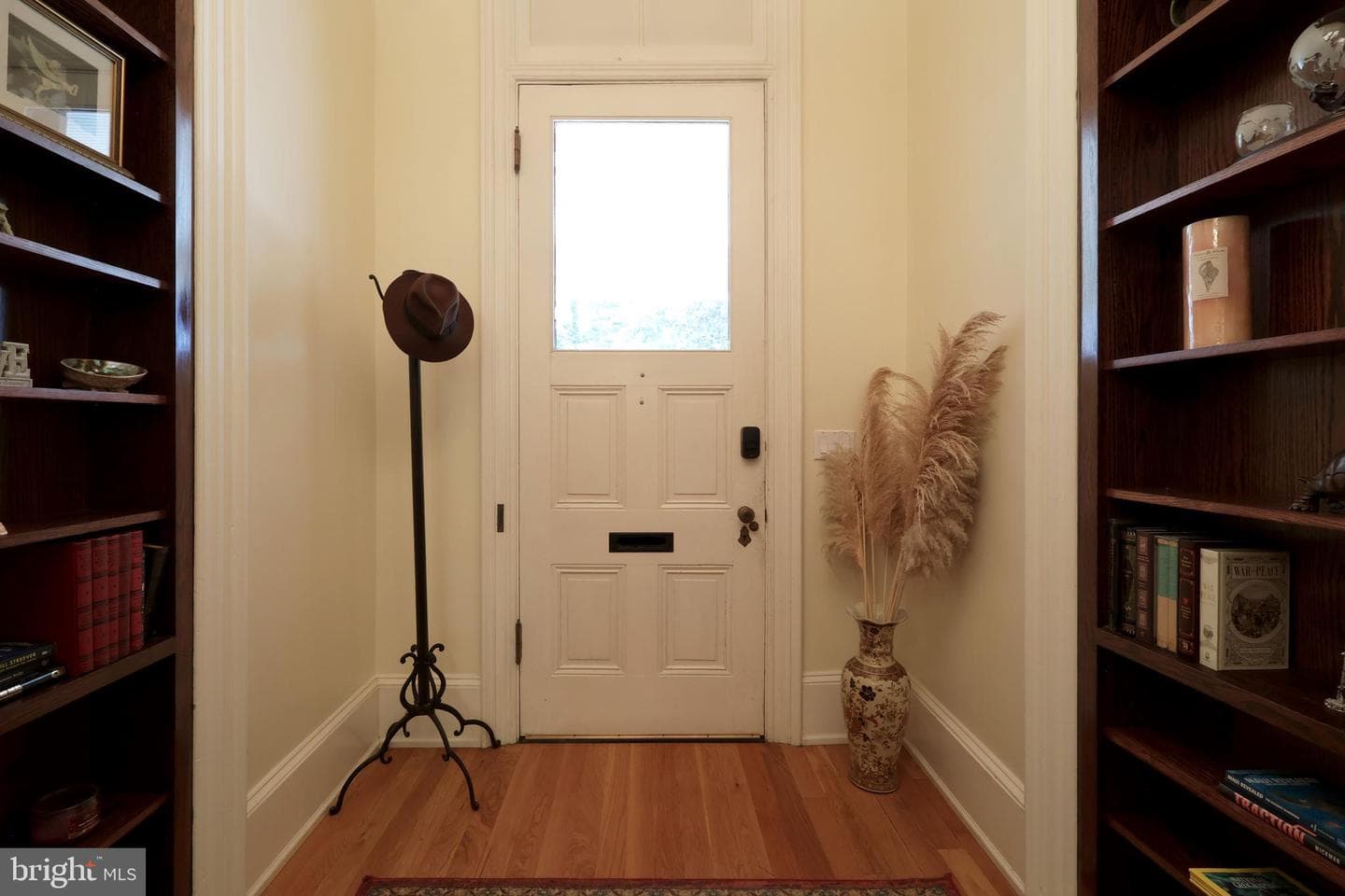 153 E Linn Street photo 9
