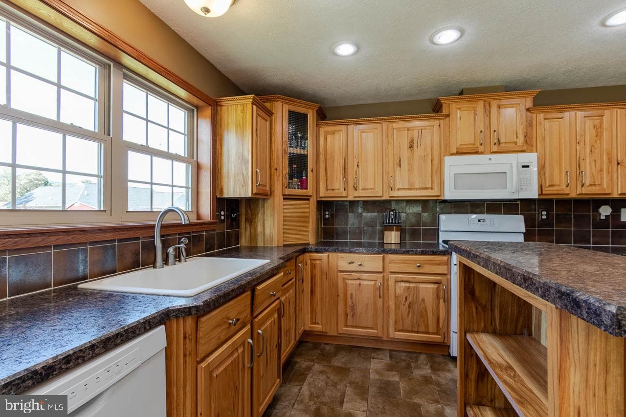 111 Long Lane photo 3