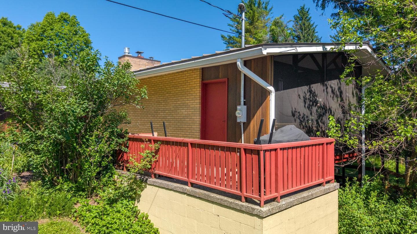 705 E Curtin Street photo 8