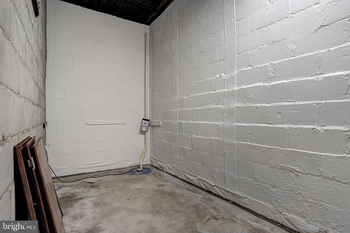 516 E Linn Street photo 24