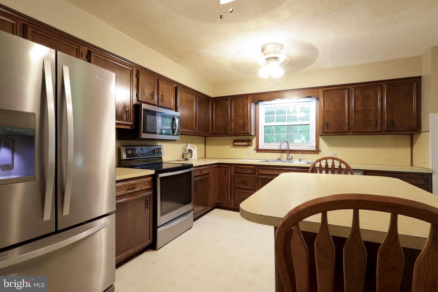 593 Devonshire Drive photo 14