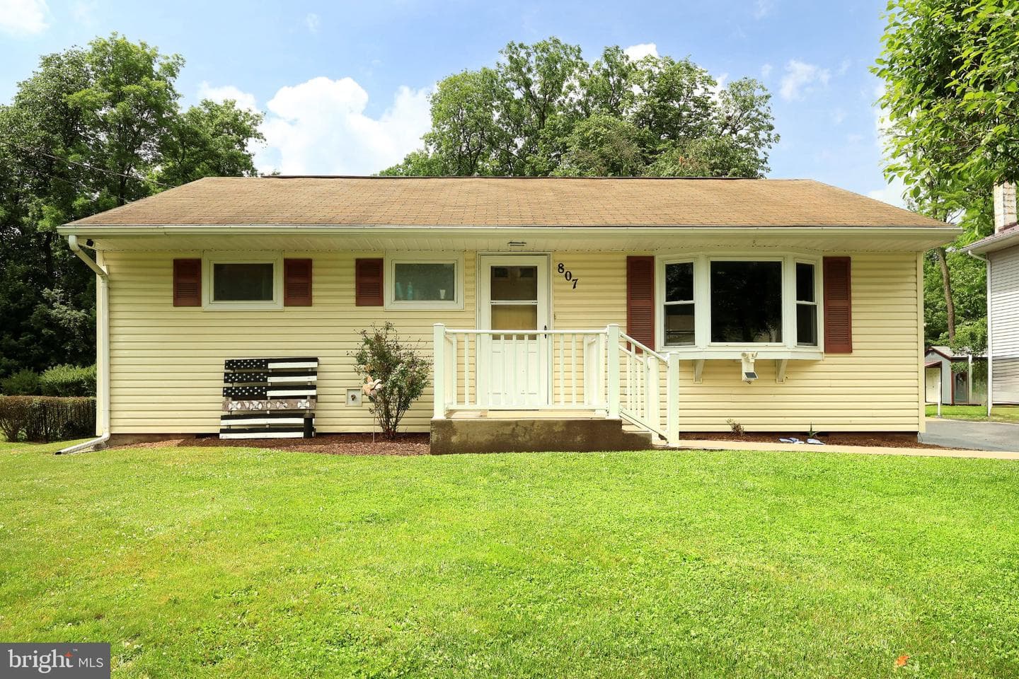 807 Brookside Drive photo 1