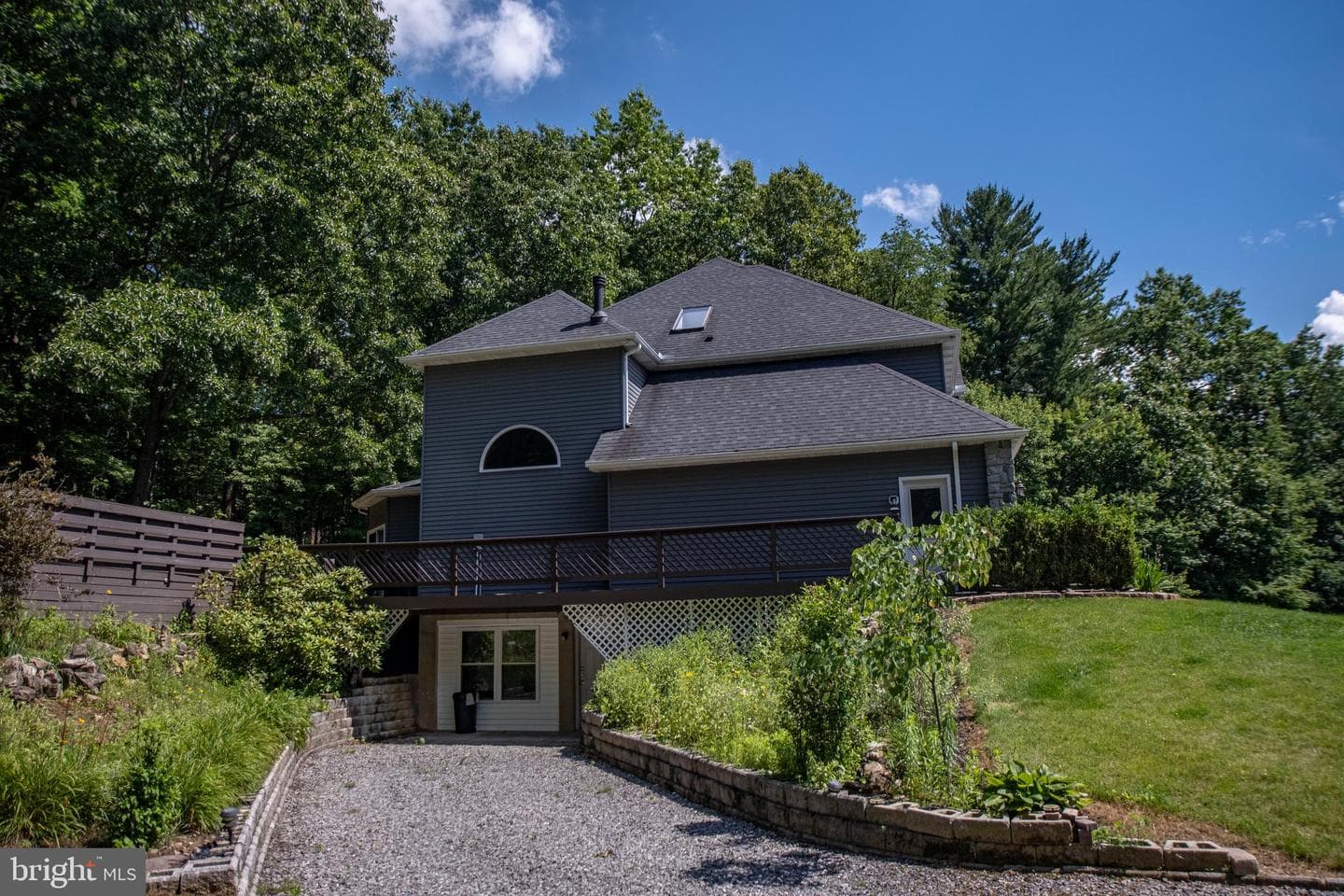 405 Houtz Lane photo 4