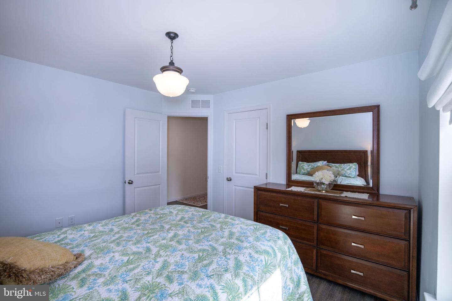 124 Marshall Boulevard photo 35