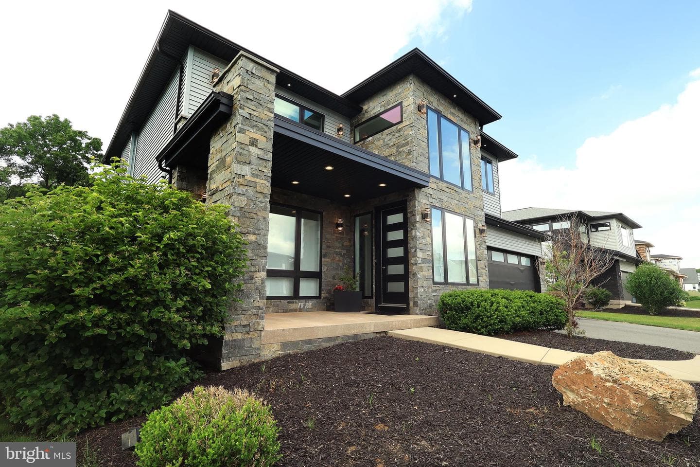 233 Derek Drive photo 3