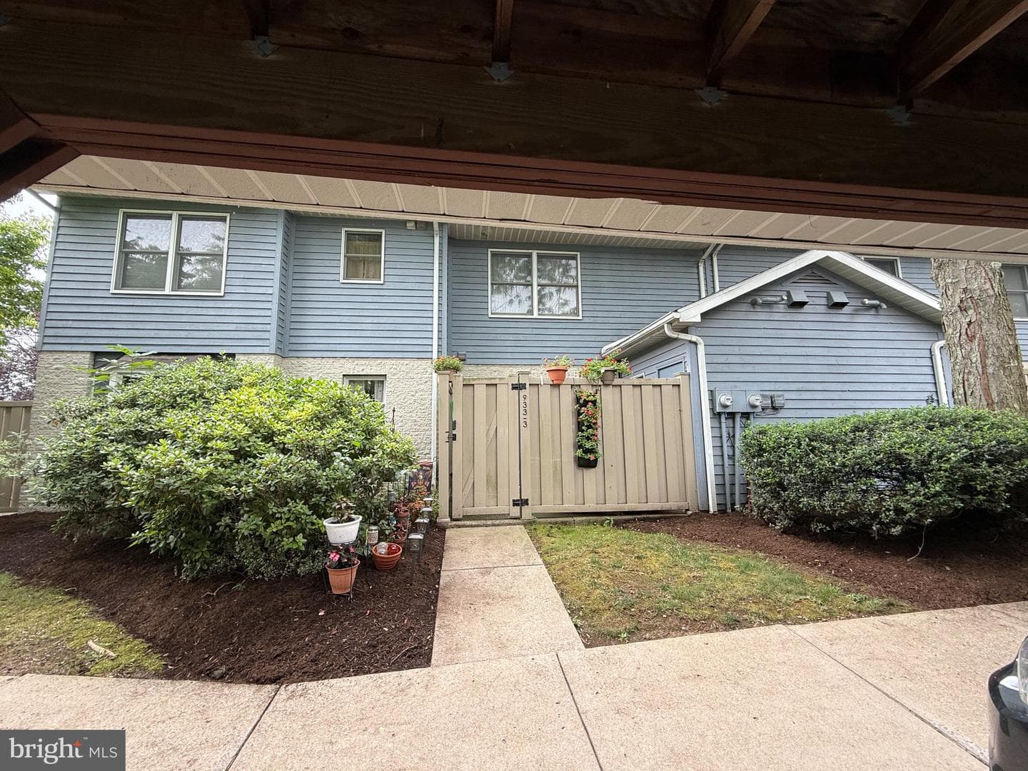 933 W Whitehall Road photo 3