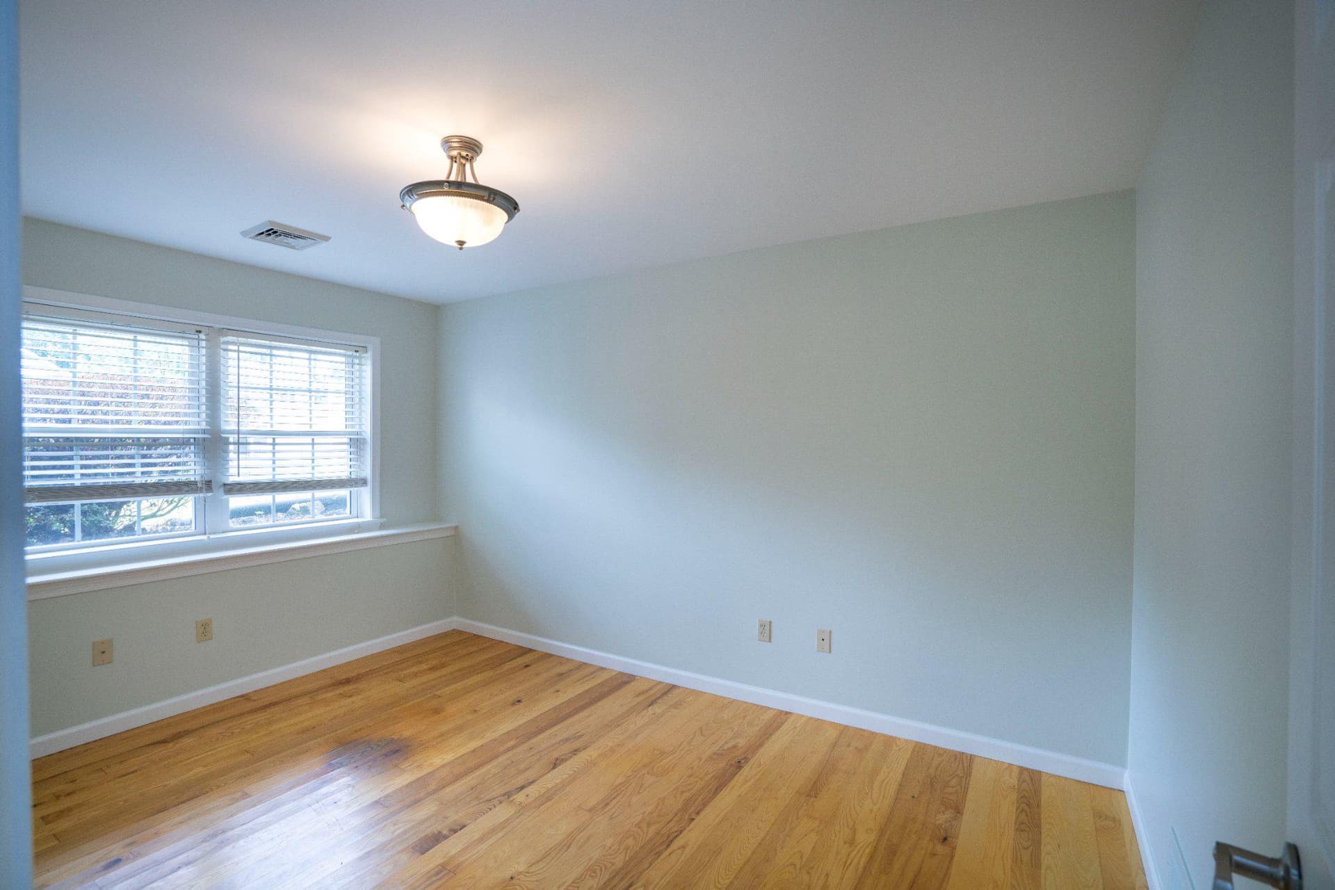158 Mckivison Court photo 21