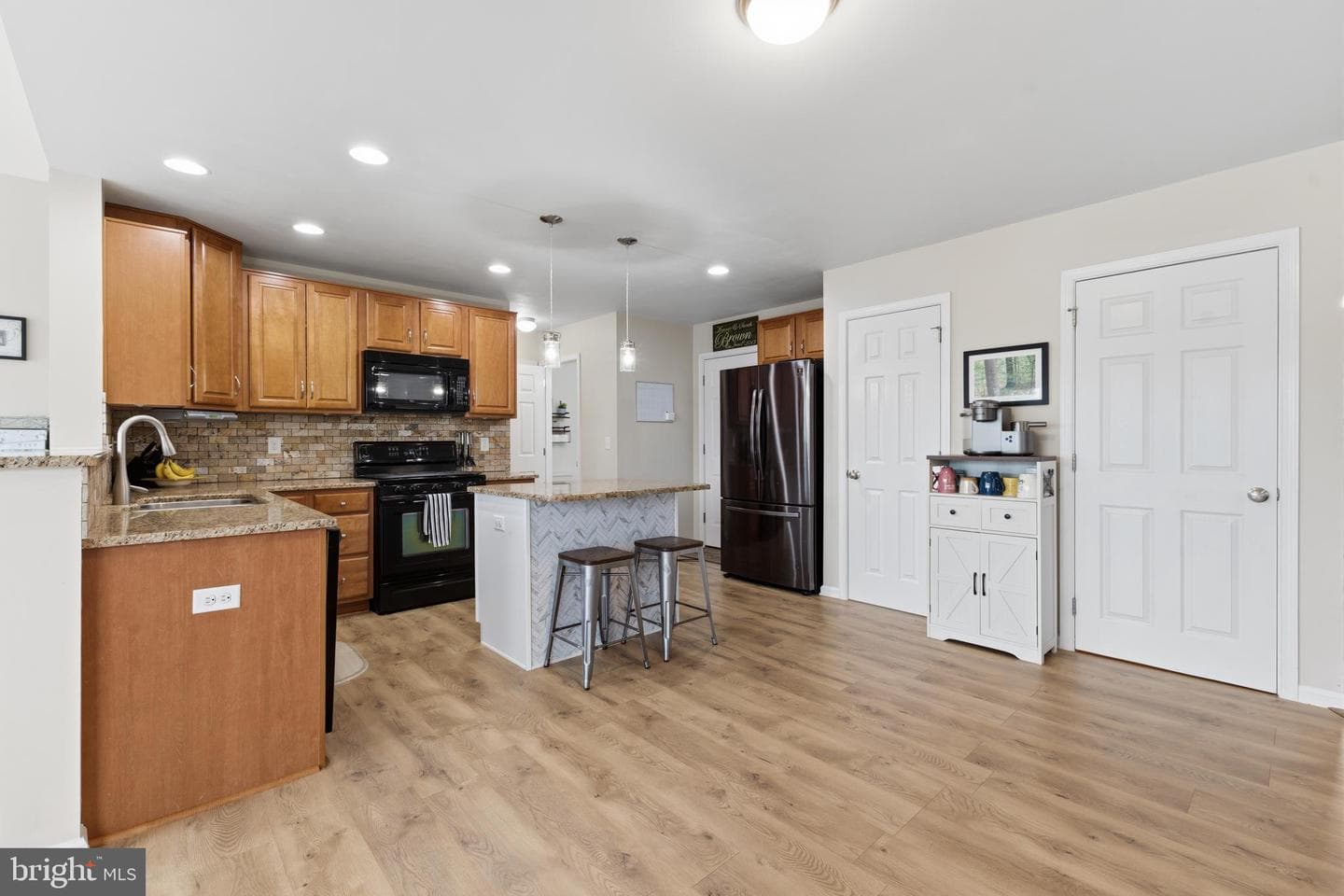 140 Exeter Lane photo 12