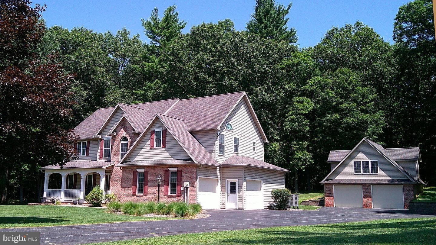 279 Montauk Circle photo 2