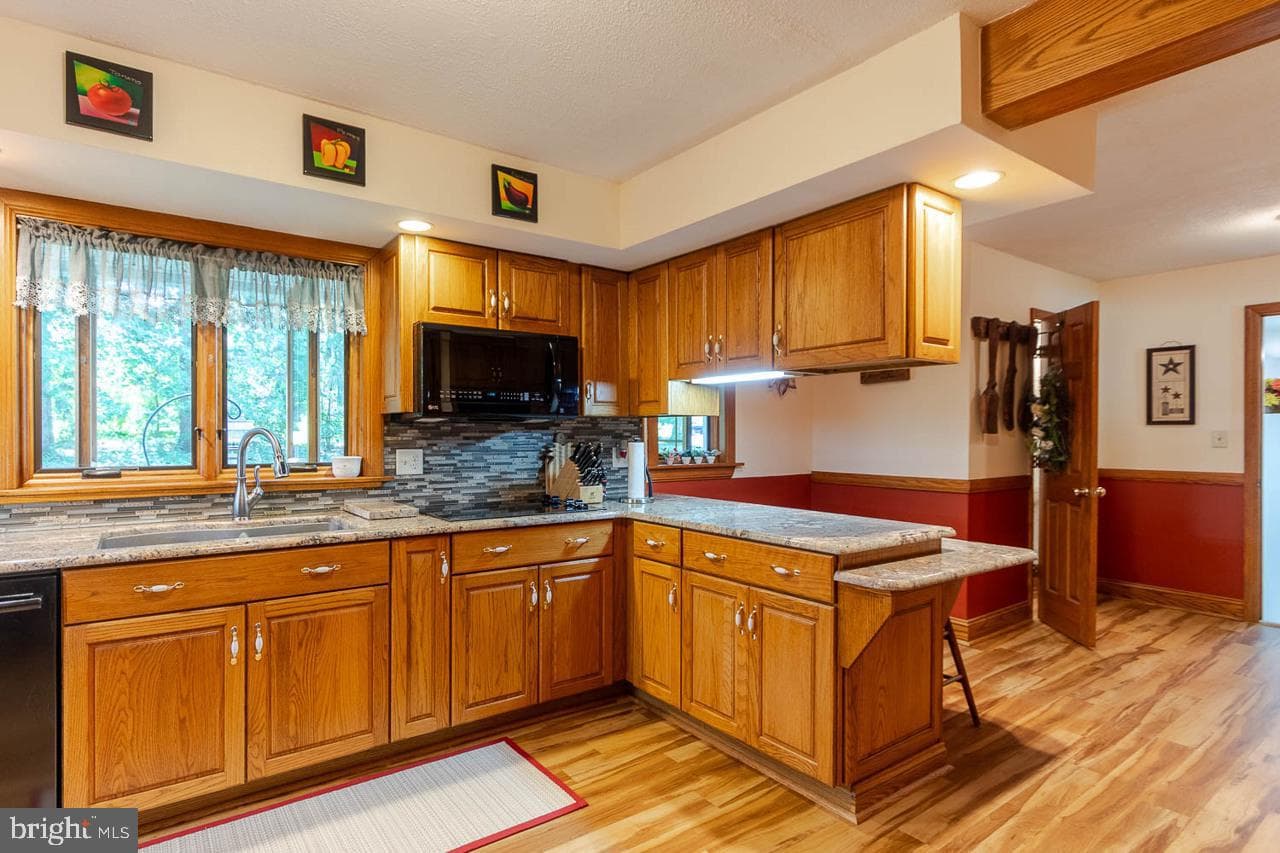 1000 Saxton Drive photo 16