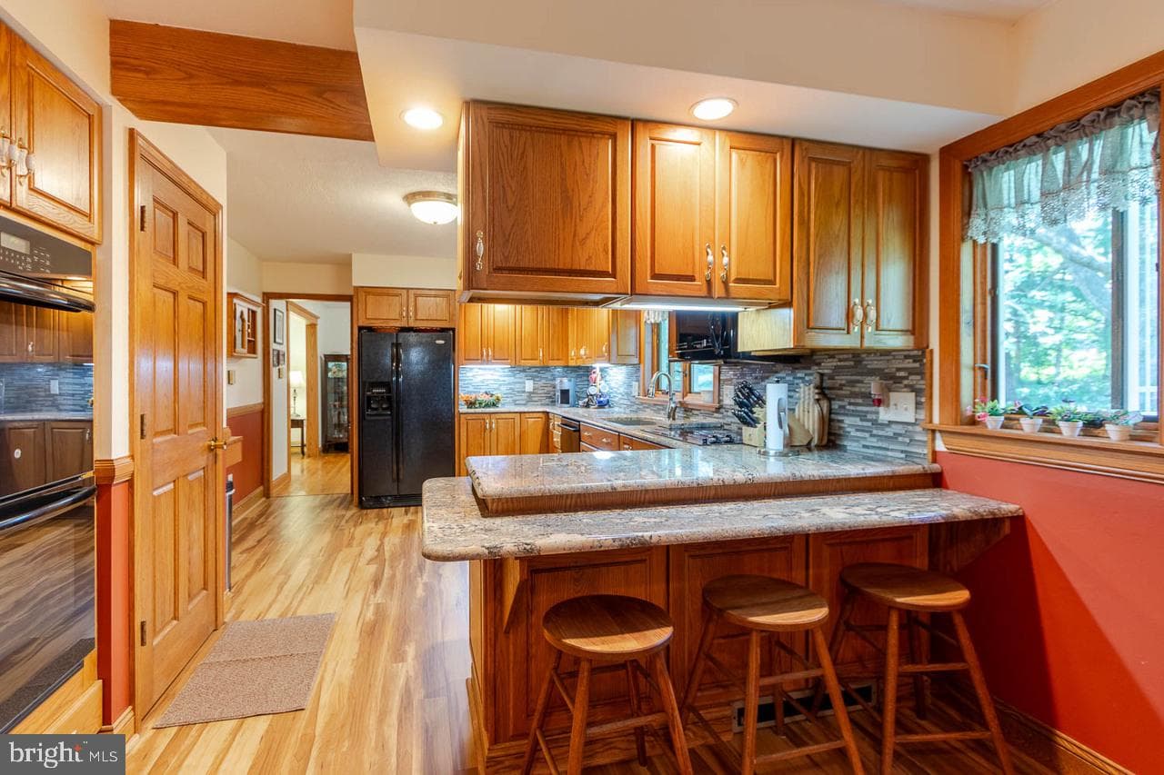 1000 Saxton Drive photo 18