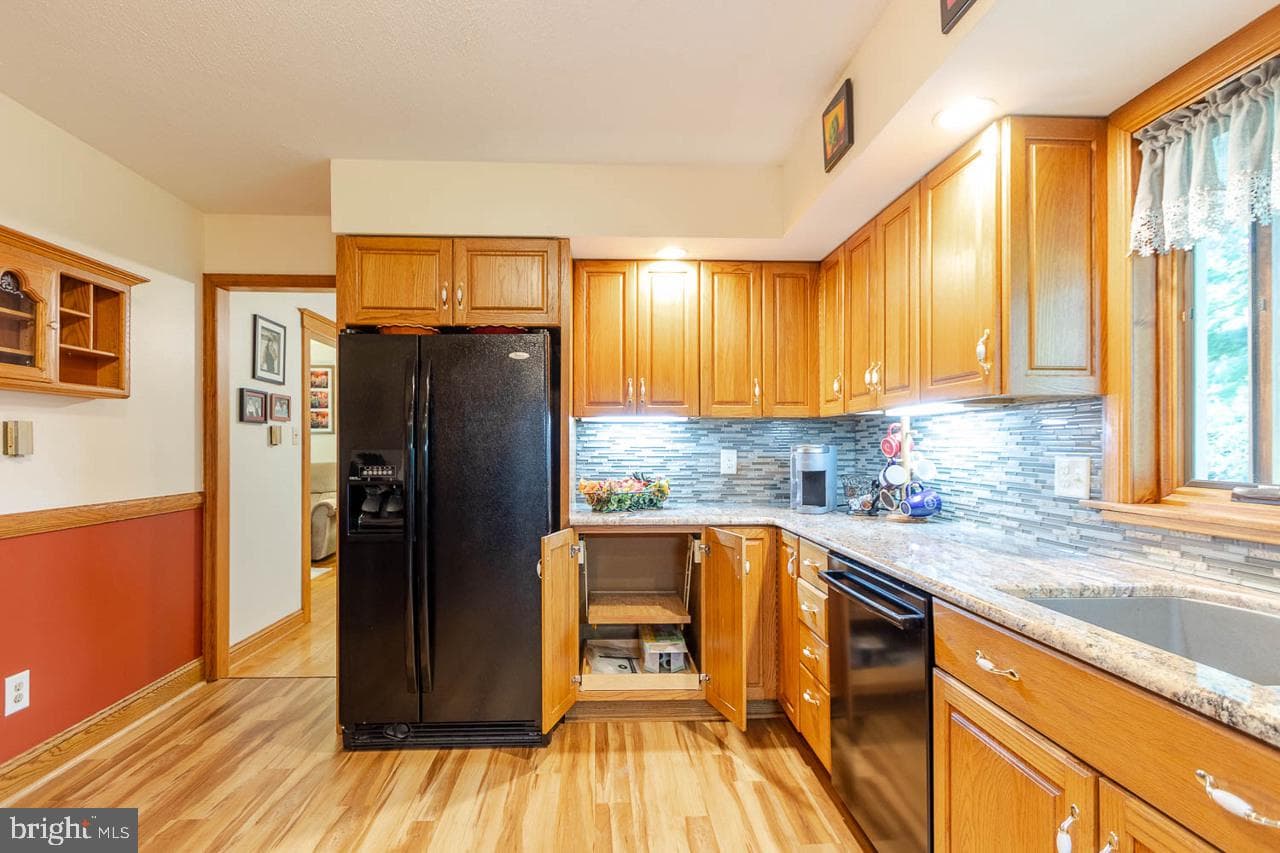 1000 Saxton Drive photo 21