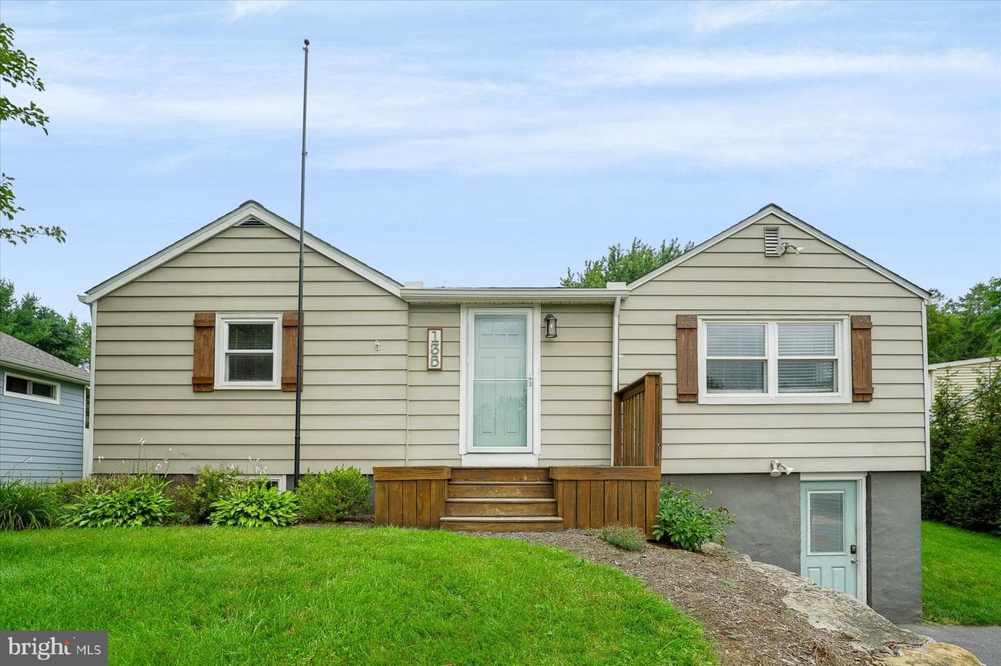 135 Lee Avenue photo 2