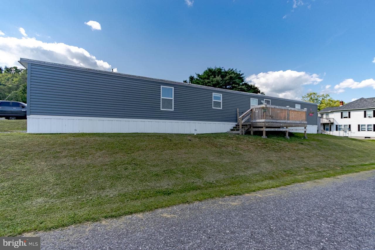 120 Cardinal Drive photo 1