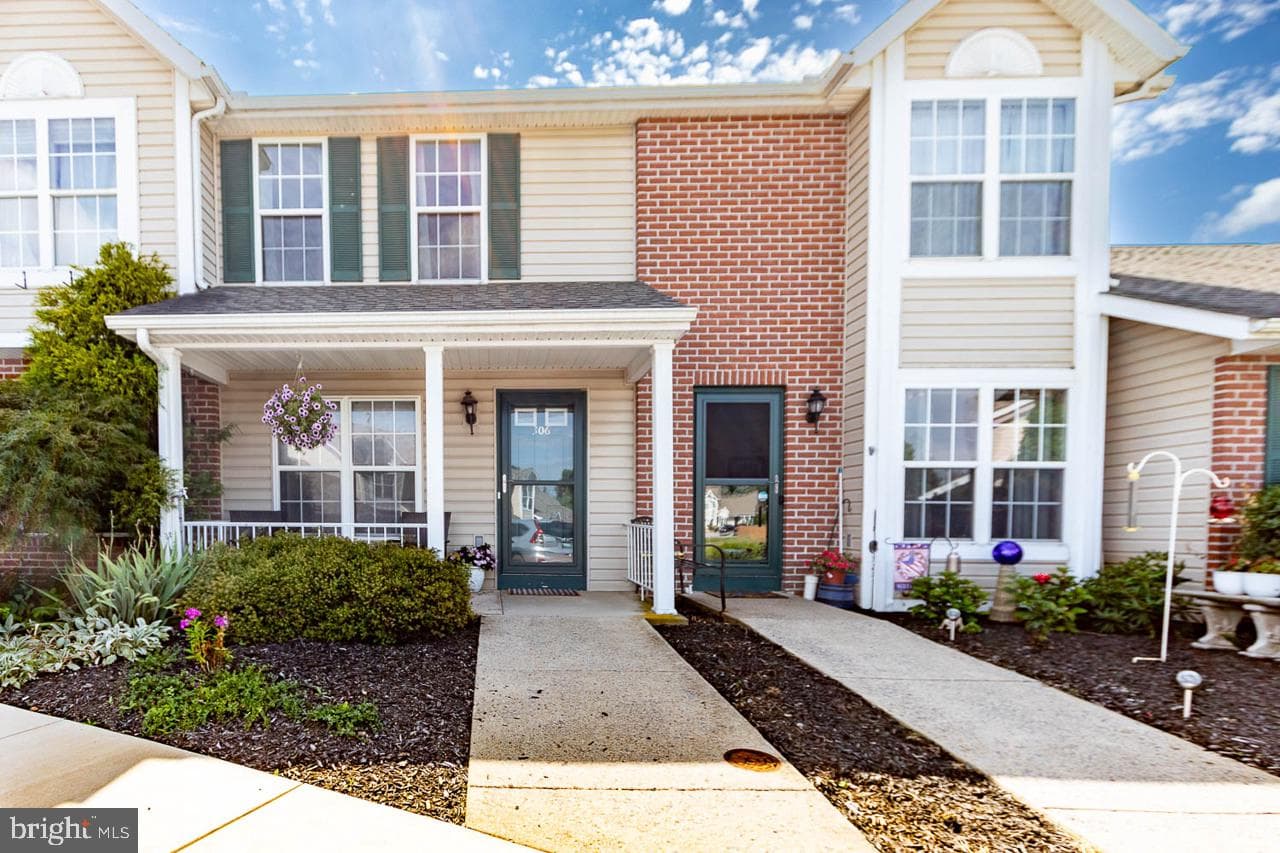 306 Fieldstone Lane photo 1