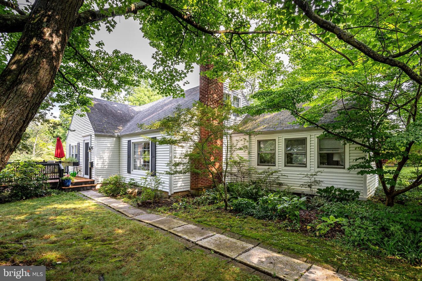 565 Westview Avenue photo 1