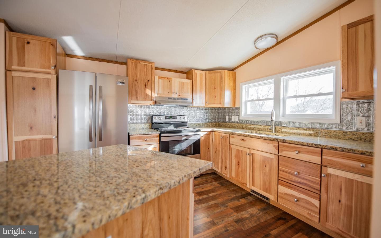 937 Center Street photo 6