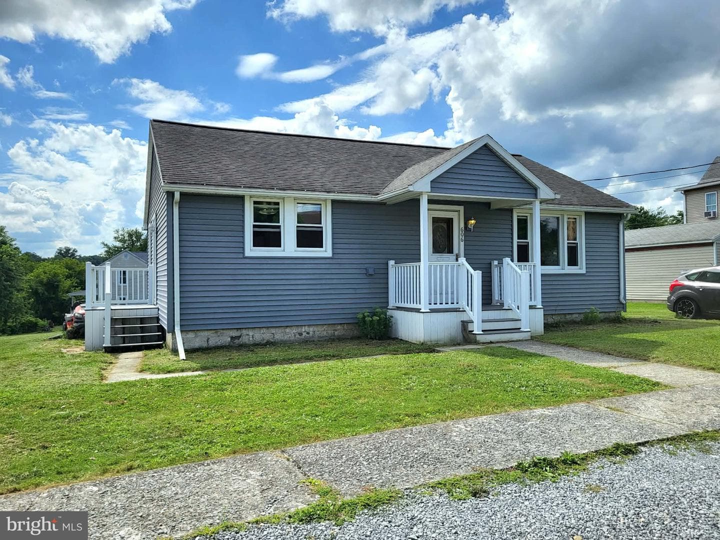 606 Shaw Street photo 1