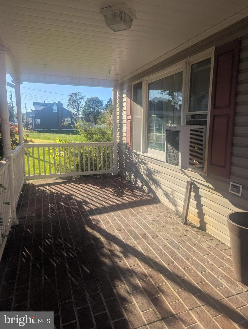 1123 4th Avenue photo 3