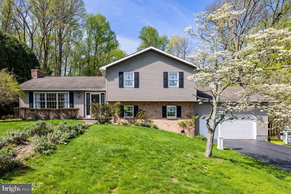 110 River Drive photo 1