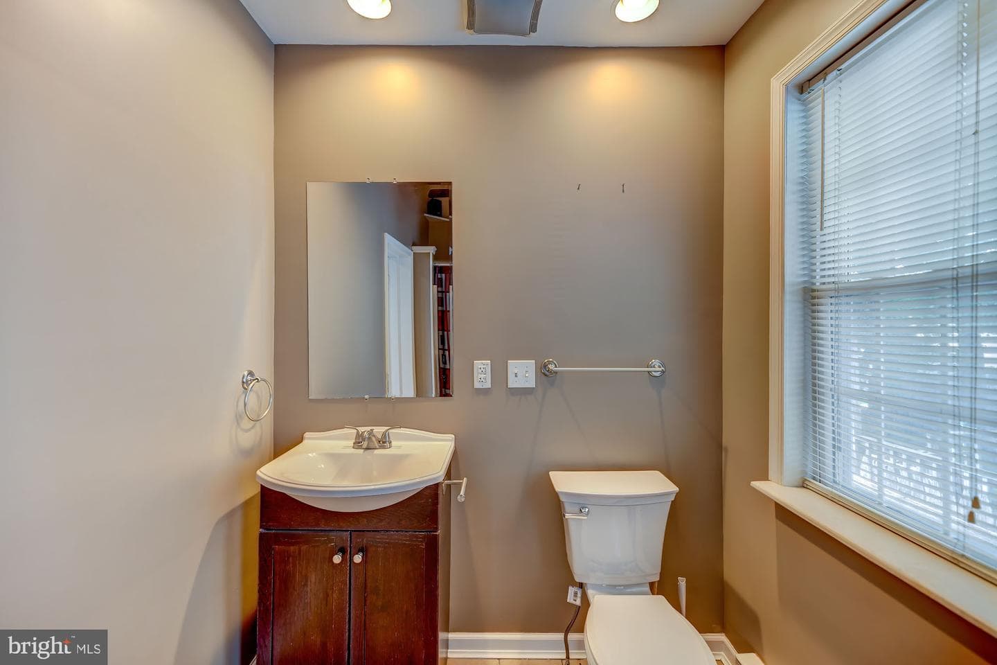 422 E 4th Street photo 17