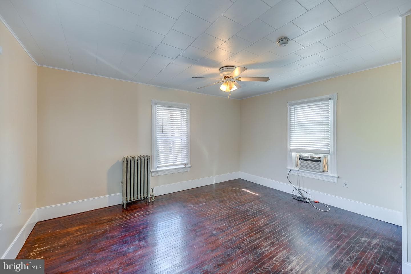 422 E 4th Street photo 27