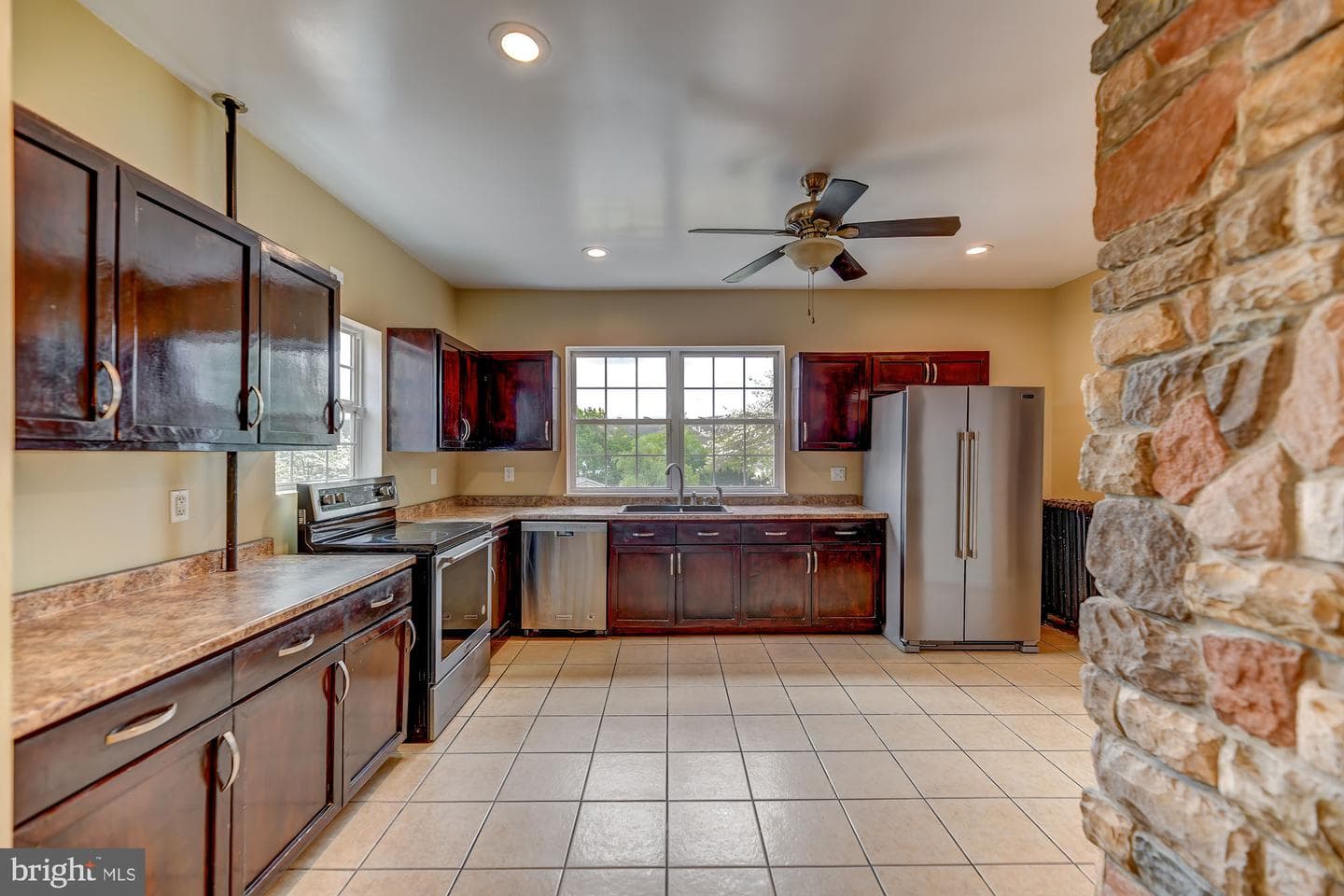 422 E 4th Street photo 4