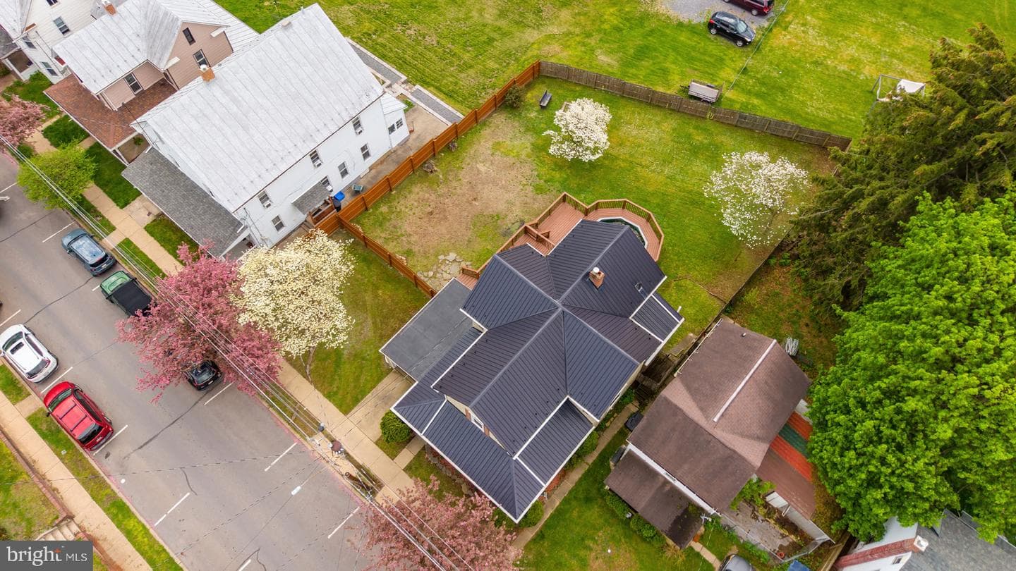 422 E 4th Street photo 42