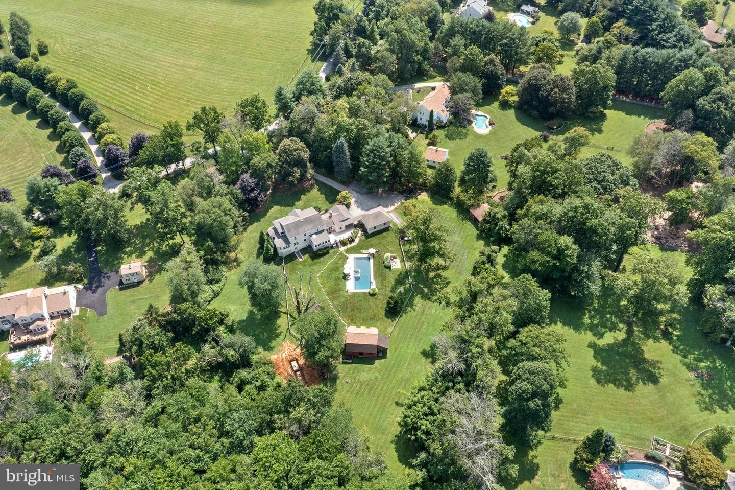 138 Davis Road photo 2