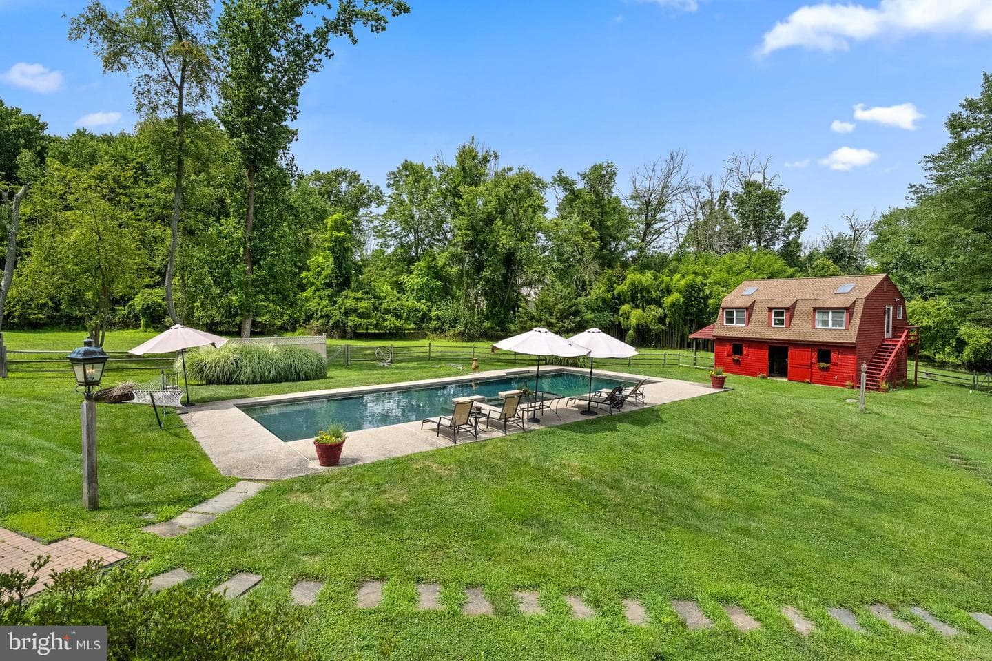 138 Davis Road photo 7