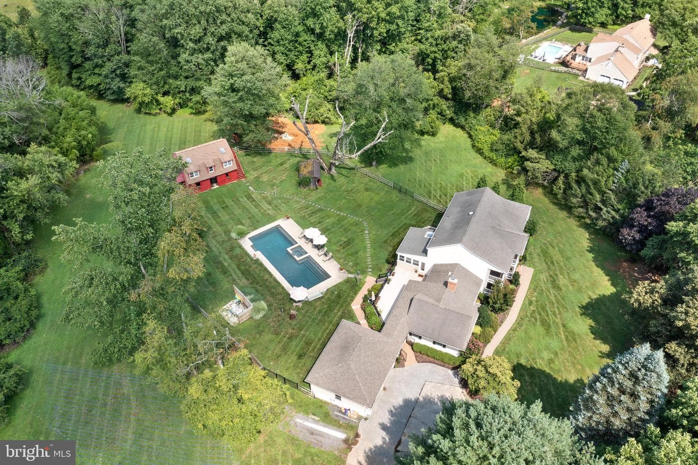 138 Davis Road photo 95