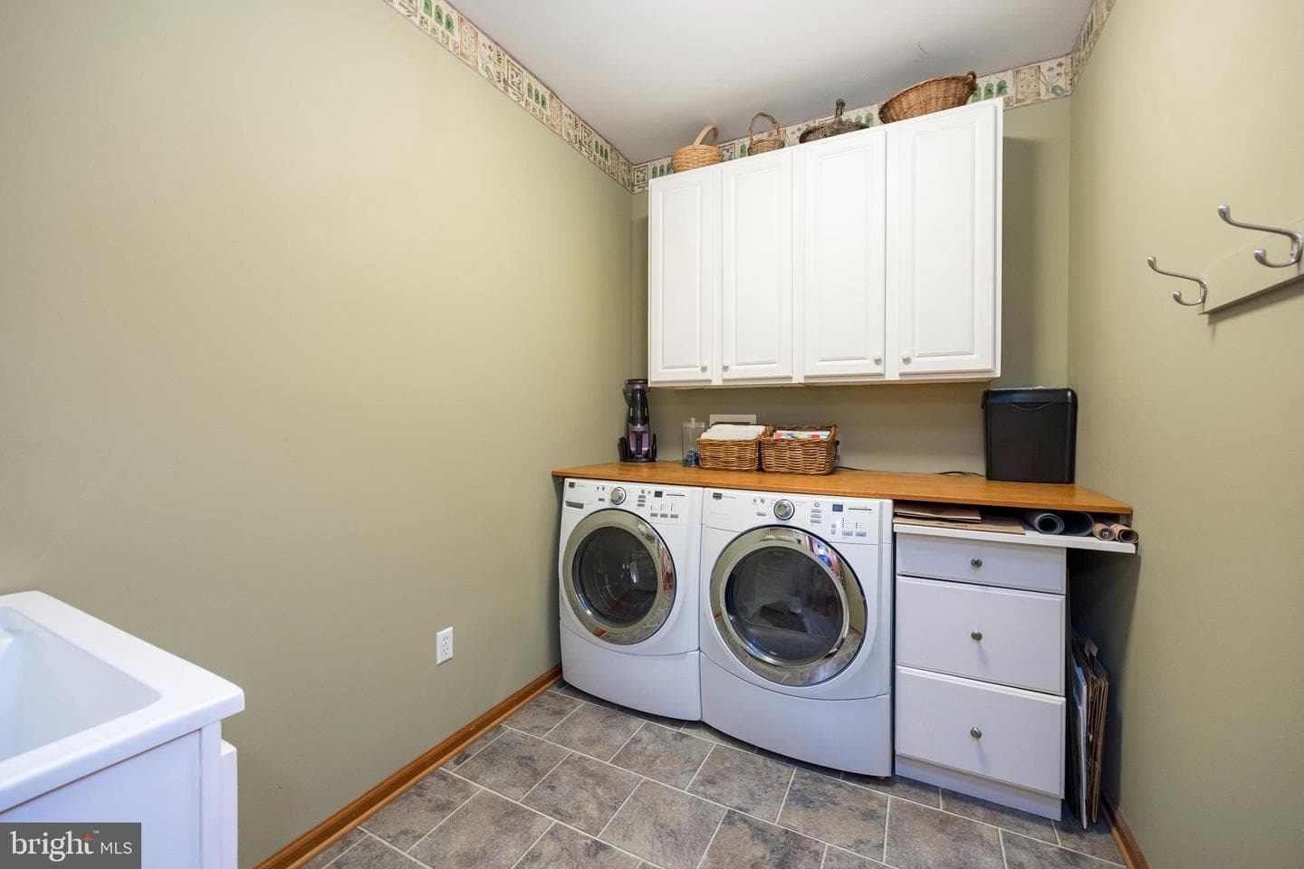 1386 Hunters Court photo 14