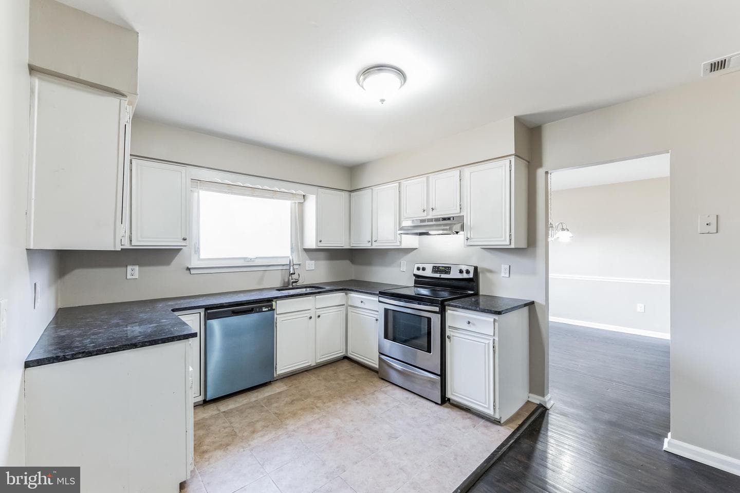 550 N Walnut Road photo 11