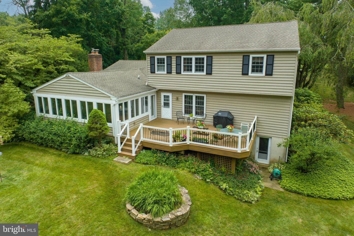 610 Gages Lane photo 3