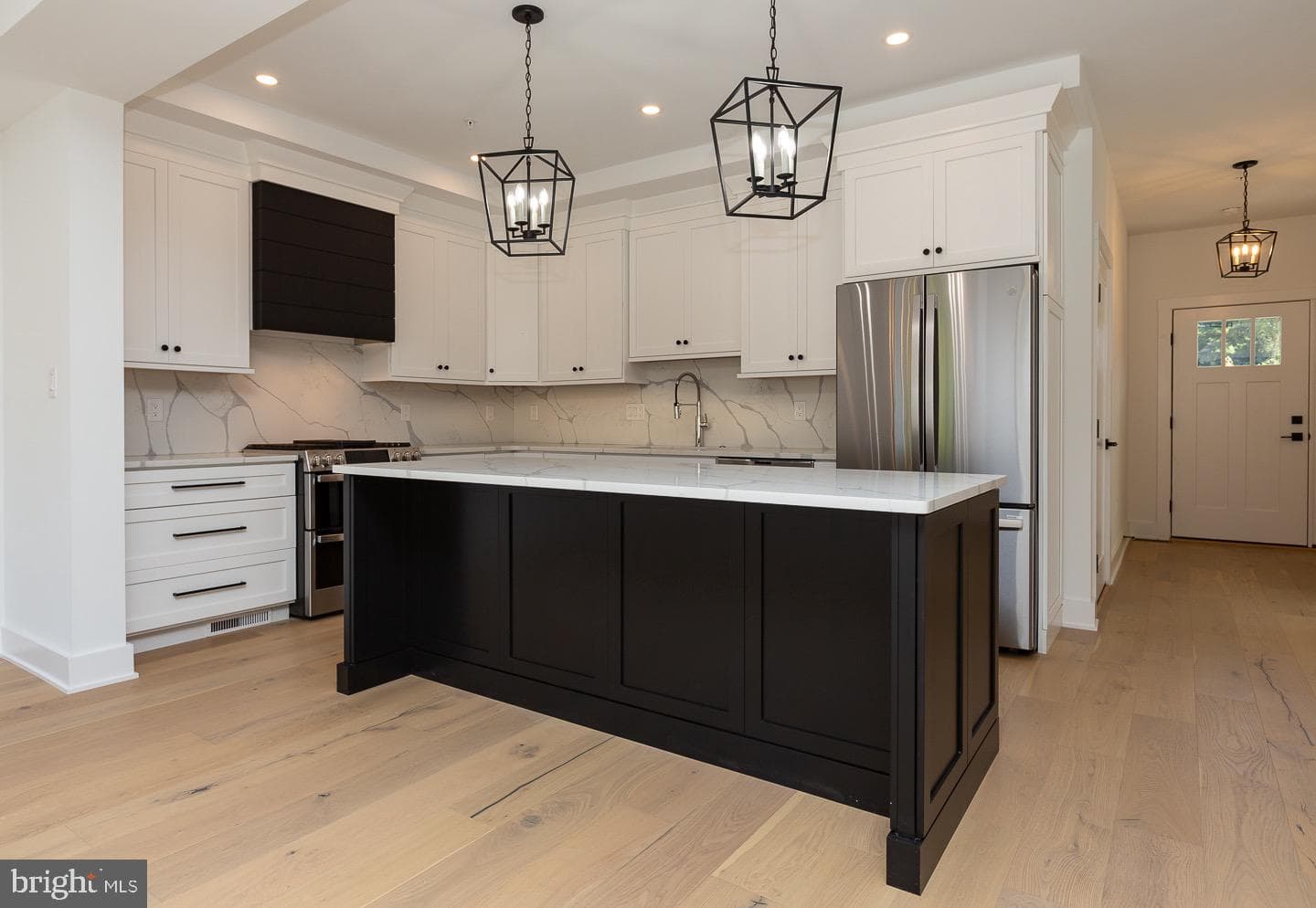 982 Henry Avenue photo 13