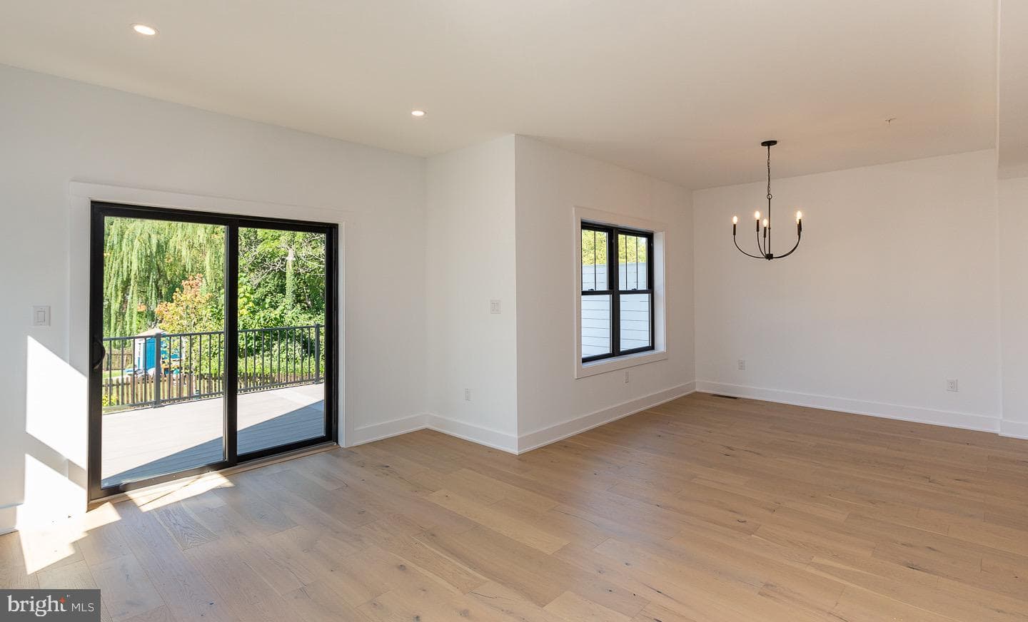 982 Henry Avenue photo 15