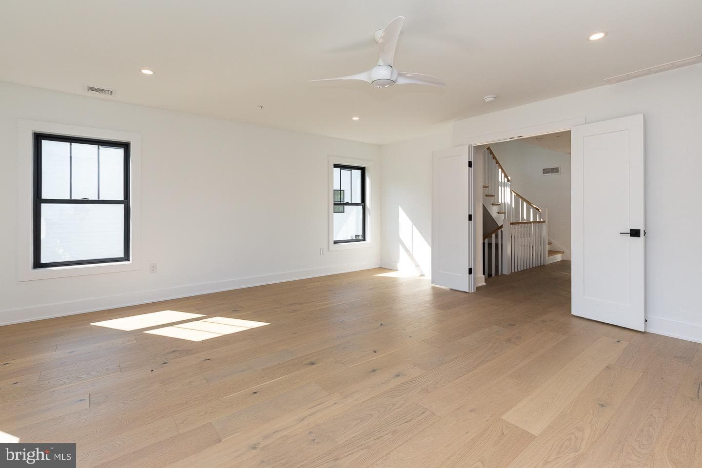982 Henry Avenue photo 21