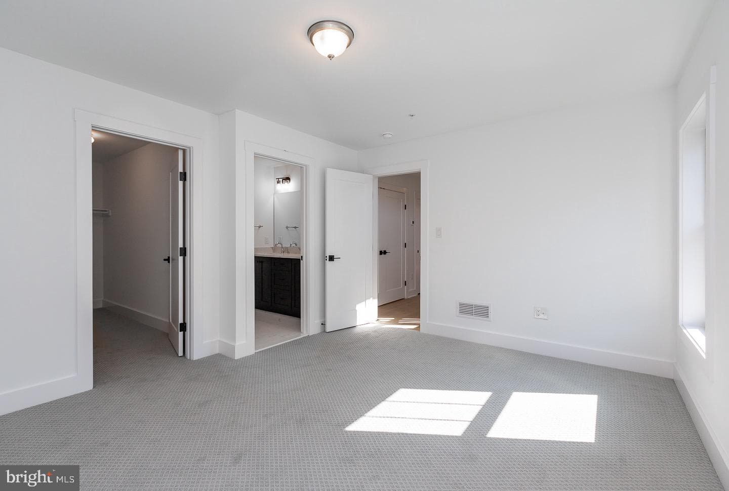 982 Henry Avenue photo 27