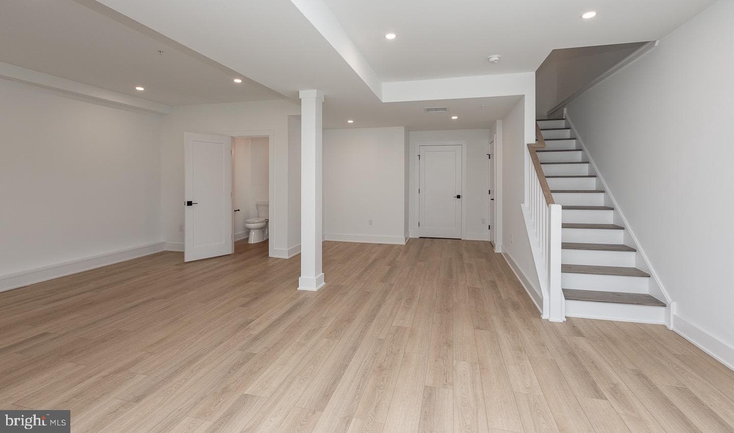 982 Henry Avenue photo 38