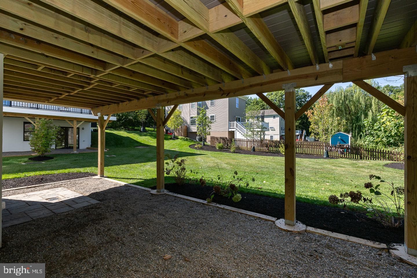 982 Henry Avenue photo 39