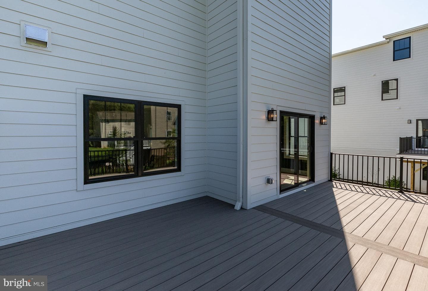 982 Henry Avenue photo 42