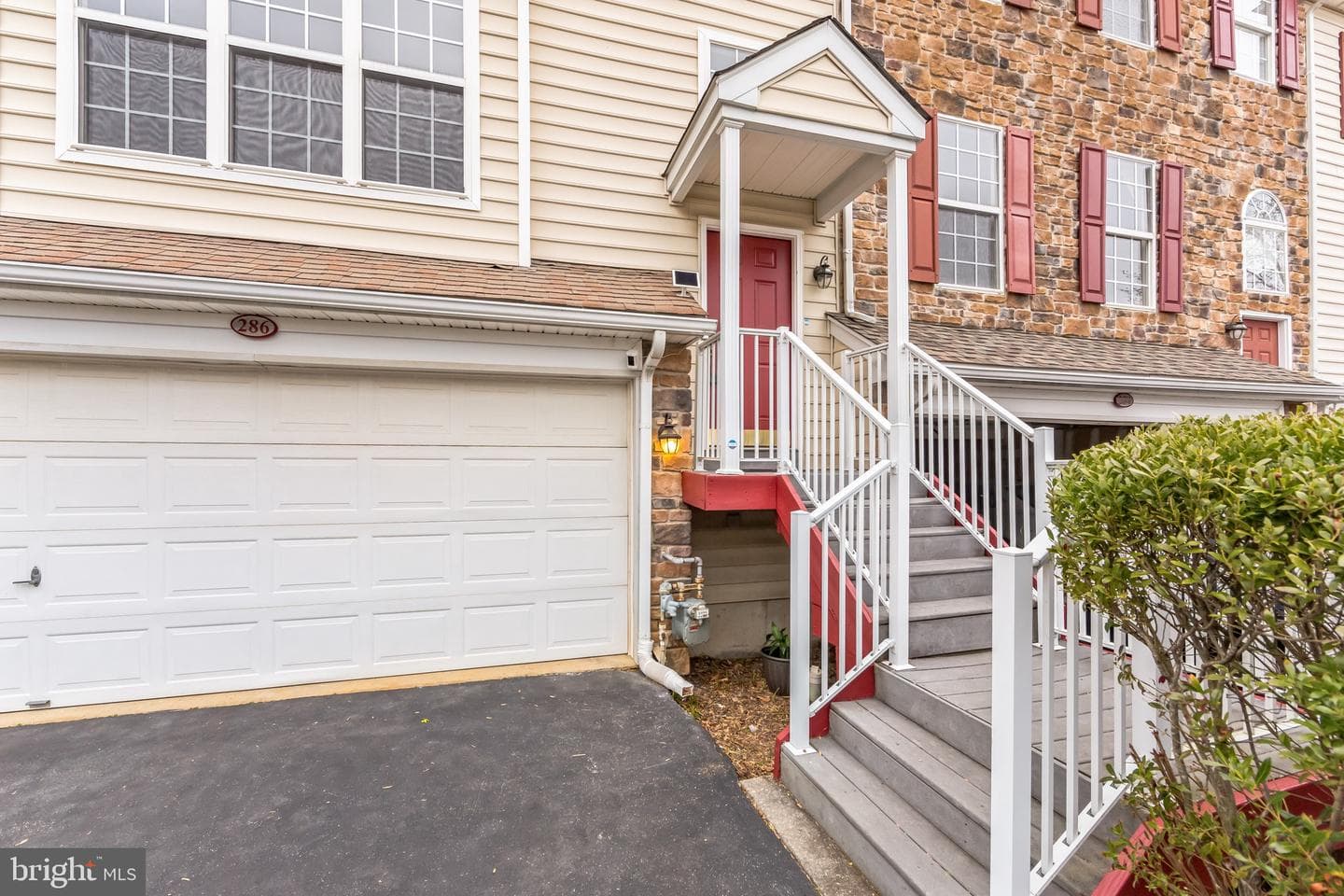 286 Yorktown Court photo 2