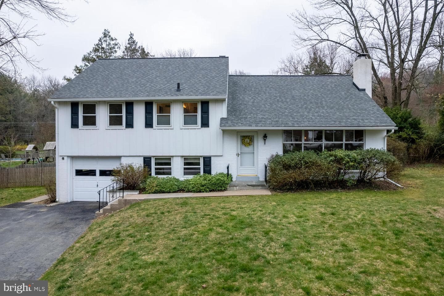 632 Wallace Drive photo 3