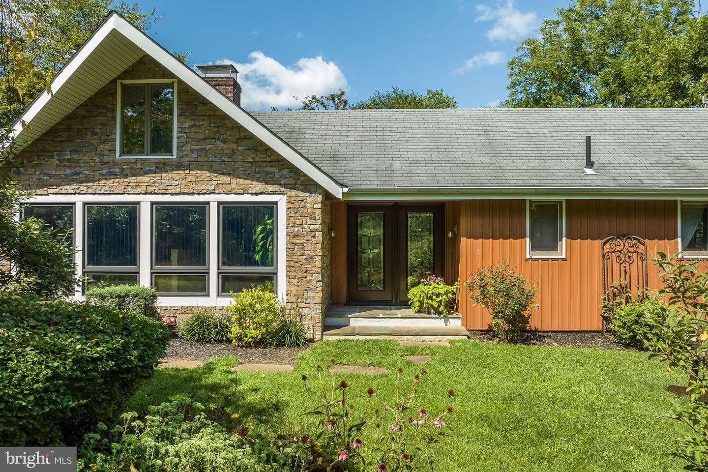 698 Spruce Drive photo 1