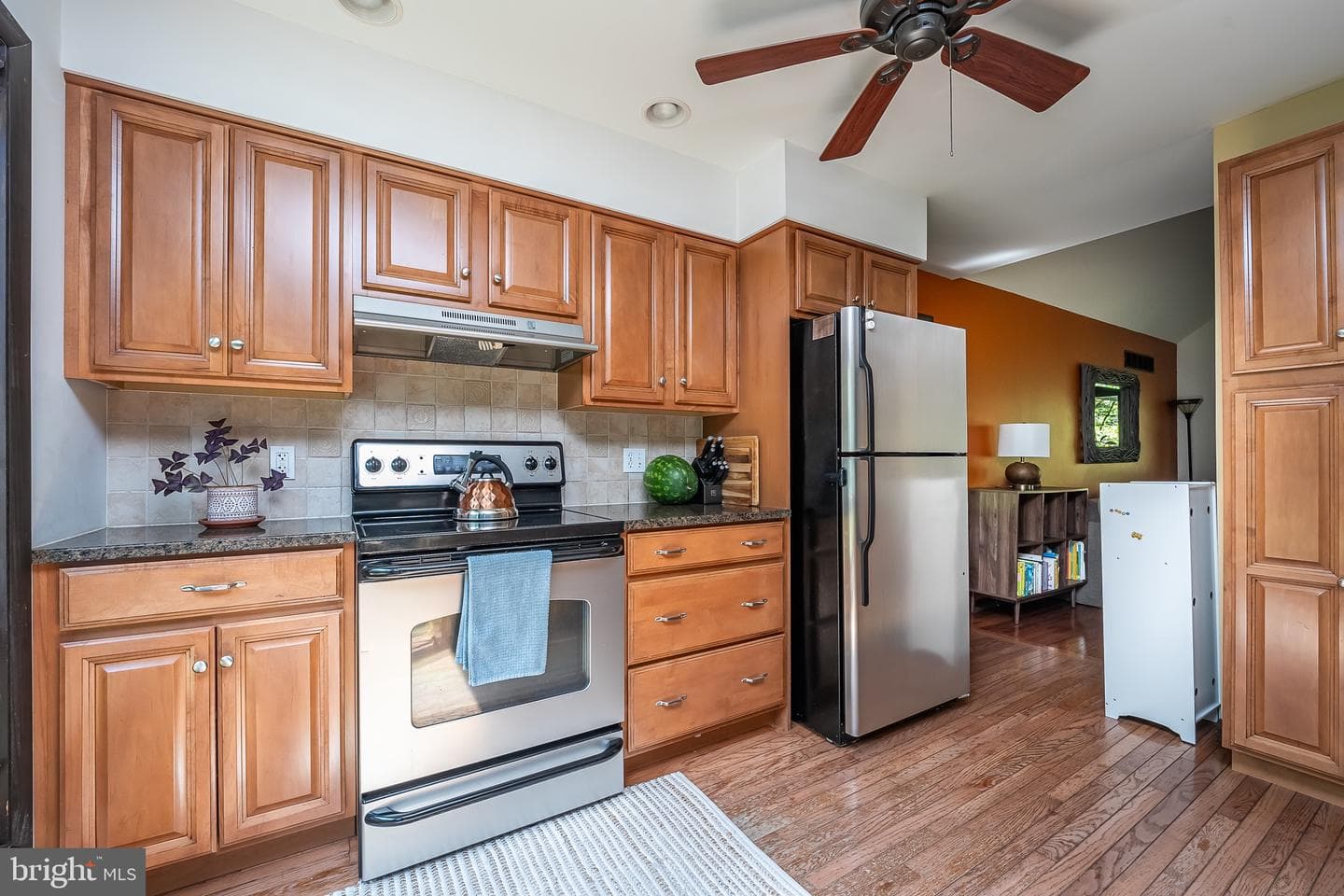 698 Spruce Drive photo 8