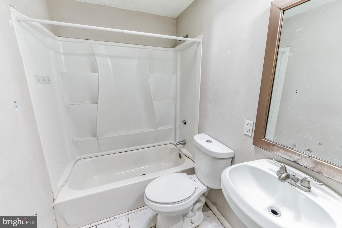 335 Mary Street photo 11