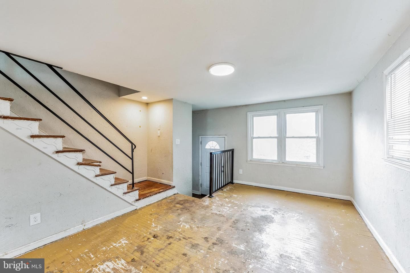 335 Mary Street photo 6